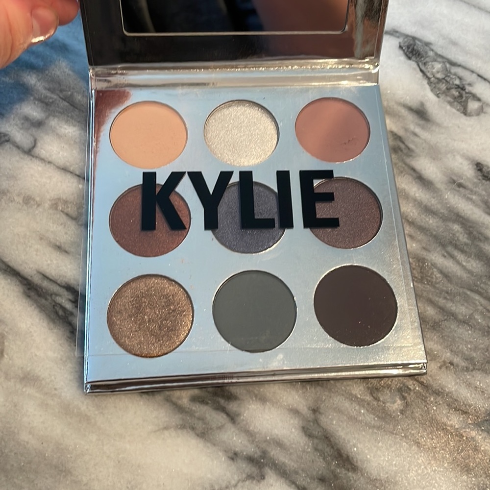 Kylie Cosmetics Kyshadow Palette Holiday Edition